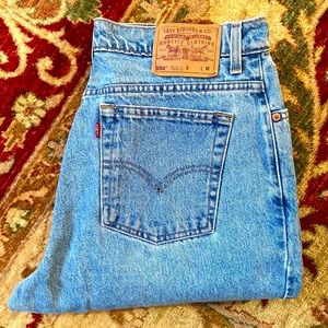 Vintage 90’s Levi’s 550 EUC Women’s Light Wash